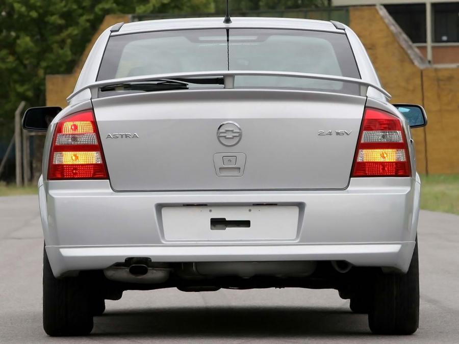  Chevrolet Astra GSi 16V 5-Door 2003 года  (фото 2 из 9)